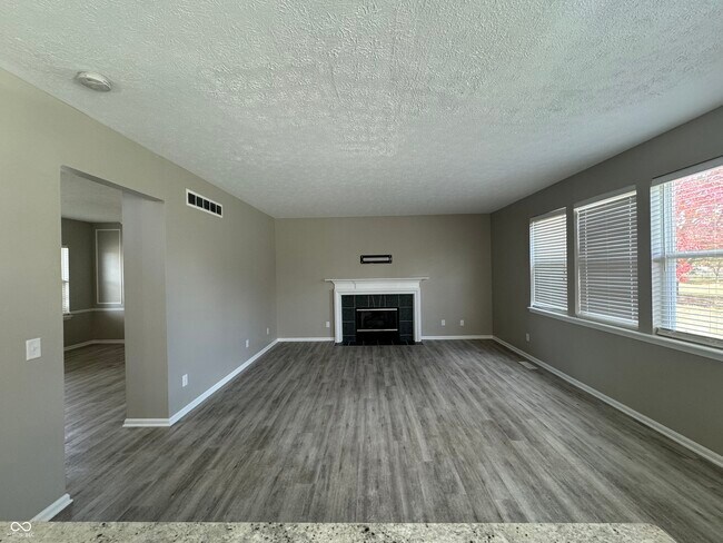 Foto del edificio - 344 W Columbine Ln