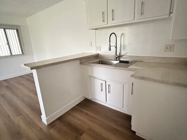 Foto del edificio - 9361 Cellini Ave