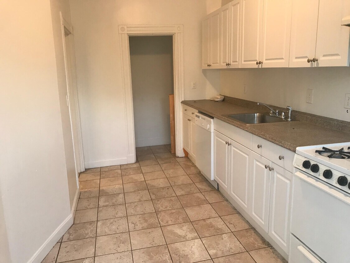 Primary Photo - 84 Brighton Ave