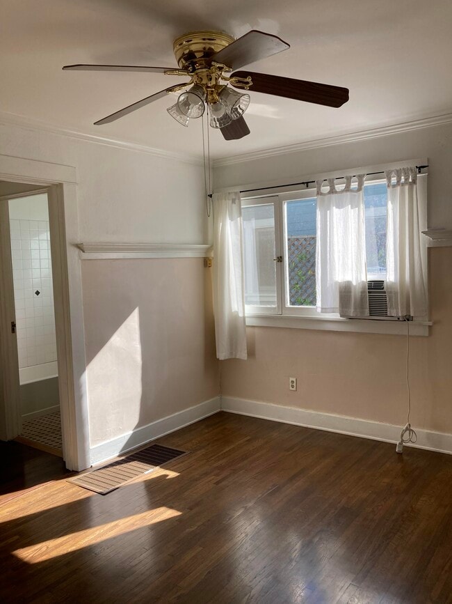 Building Photo - 422 El Centro St