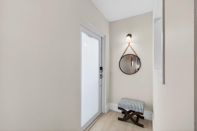 Foto del edificio - 2054 Exeter C