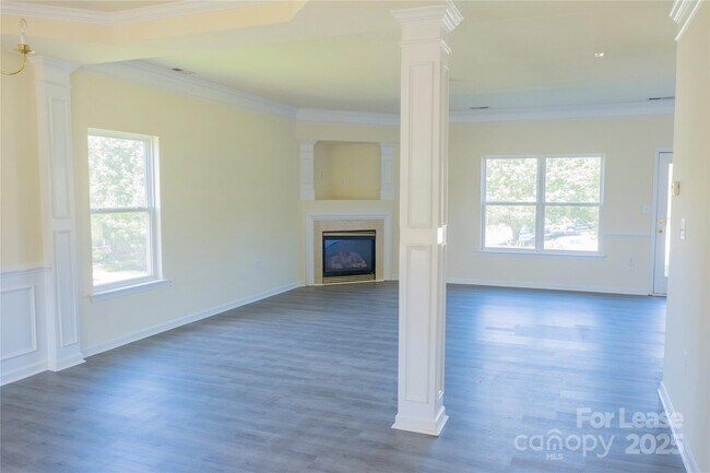 Foto del edificio - 6926 Brandon Chase Ln