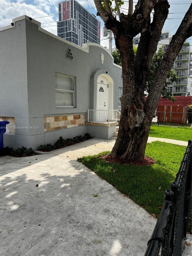 Building Photo - 2971 SW 38th Ave