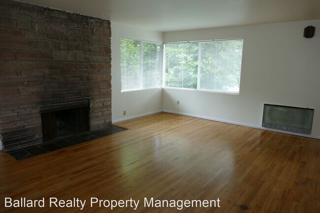 Building Photo - 2272 Gilman Dr W