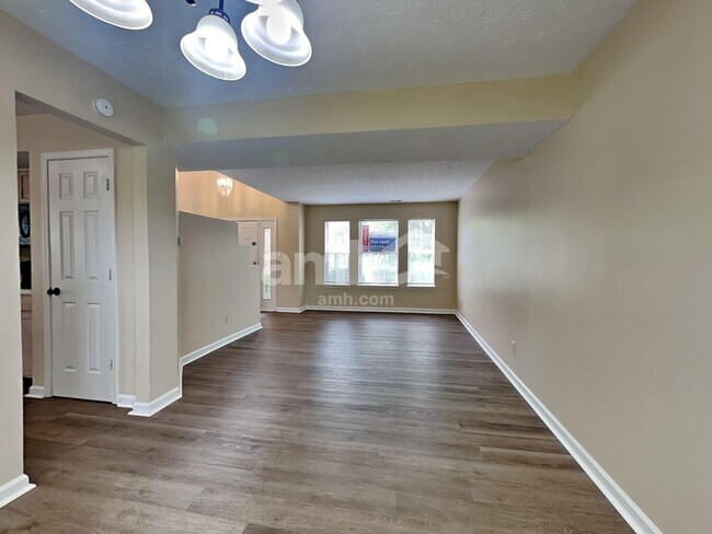 Foto del edificio - 4002 Cherry Blossom Blvd
