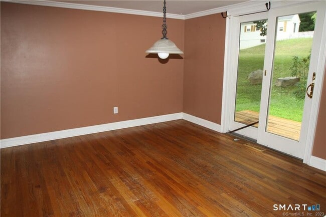 Building Photo - 6 Cherry Ln