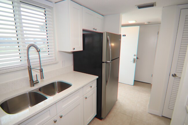 Foto del edificio - 935 Ocean Shore Blvd