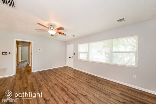Building Photo - 3 br, 2 bath House - 2408 22nd Ave W UNIT