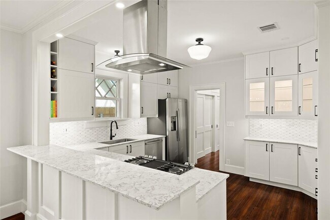 Foto del edificio - 1705 Kenwood Ave