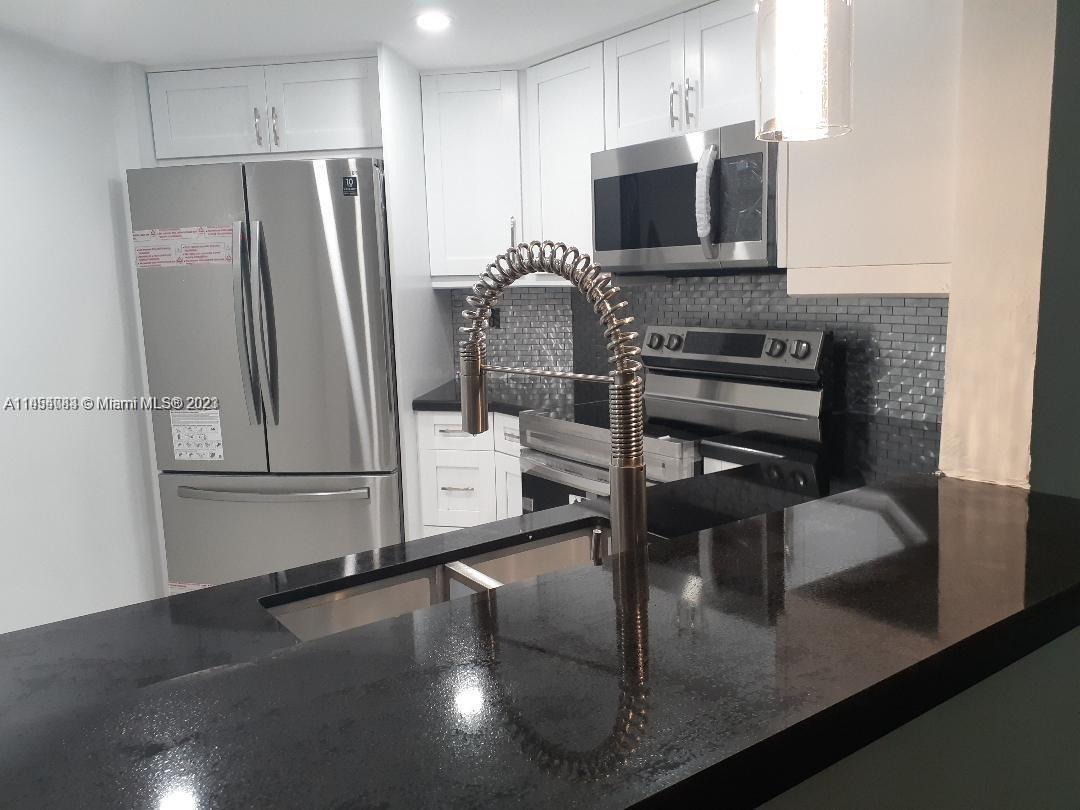 Foto principal - 9421 Fontainebleau Blvd