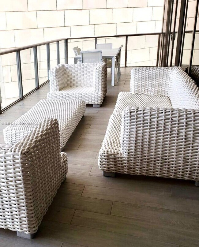 Foto del edificio - 9705 Collins Ave