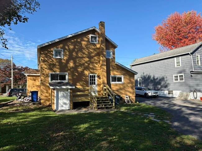 Building Photo - 10 Frazee St