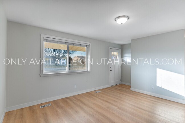 Building Photo - 481 S 200 E