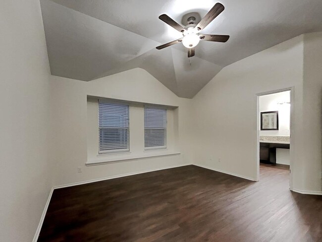 Foto del edificio - 2550 Riverway Dr