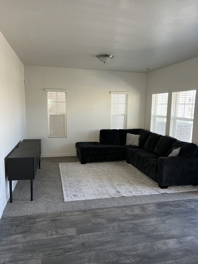 Building Photo - 3707 W Drexler Dr