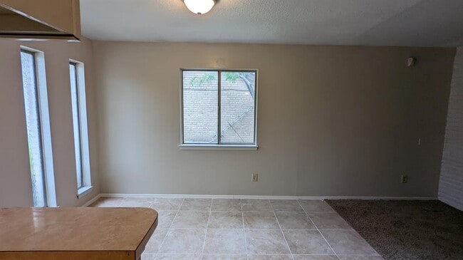 Building Photo - 6815 Moss Oaks Dr