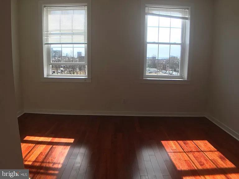 Foto del edificio - 2631 W Girard Ave