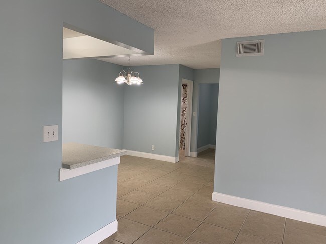 Foto del edificio - 1251 NW 13th St