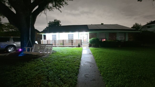 Building Photo - 2009 S Memorial Ct