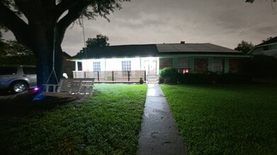 Building Photo - 2009 S Memorial Ct