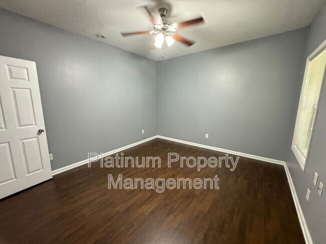 Foto del edificio - 768 Celeste Ln