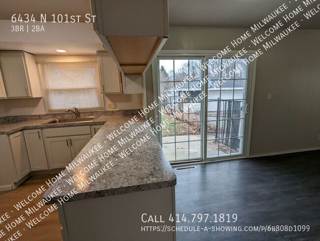 Foto del edificio - 3 Bedroom & 1.5 Bathroom Townhome off of M...