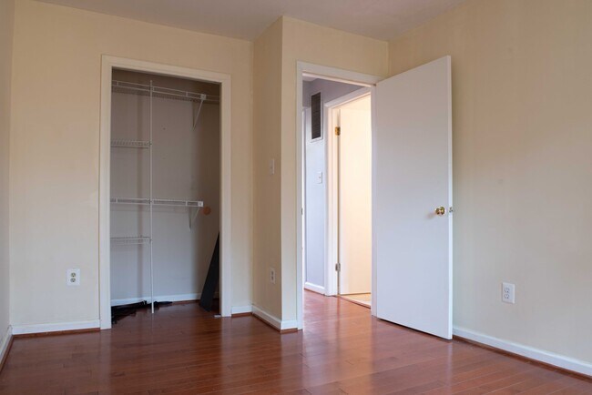 Guest Room - 9025 Saffron Ln