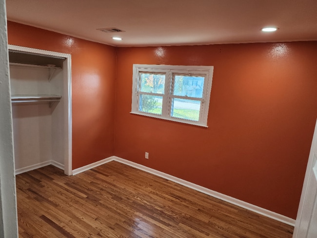 Building Photo - 2505 McKenzie Rd