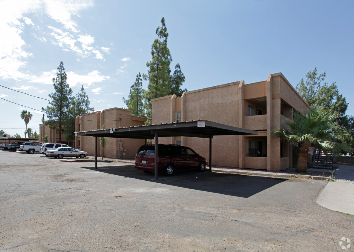 Primary Photo - 1207 E Jarvis Ave