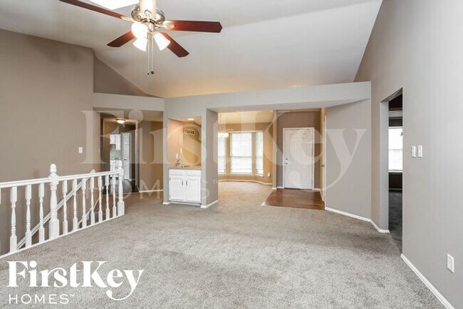 Building Photo - 611 Foxtail Drive