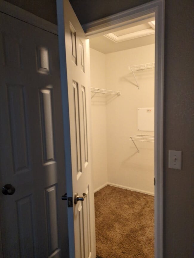 Foto del edificio - 215 Blue Bonnet Dr