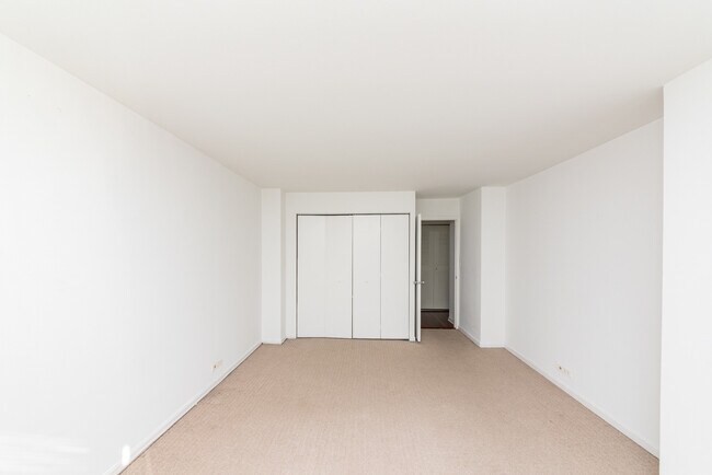 Foto del edificio - 222 E Pearson St