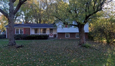 Building Photo - 511 Chapel Hill W Dr