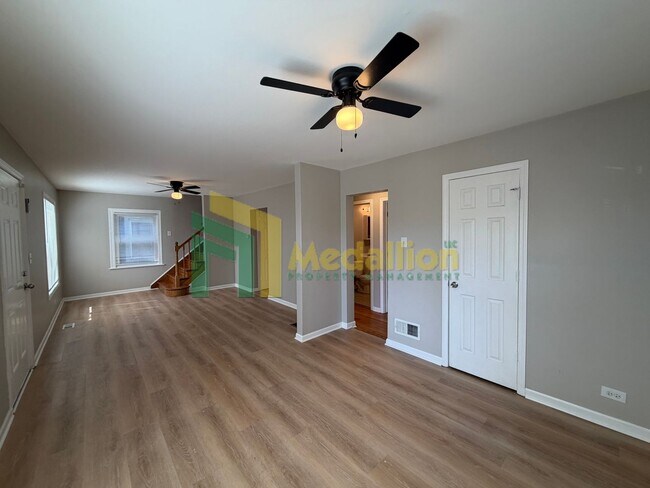 Building Photo - Updated 3-Bedroom Home with Spacious Kitchen