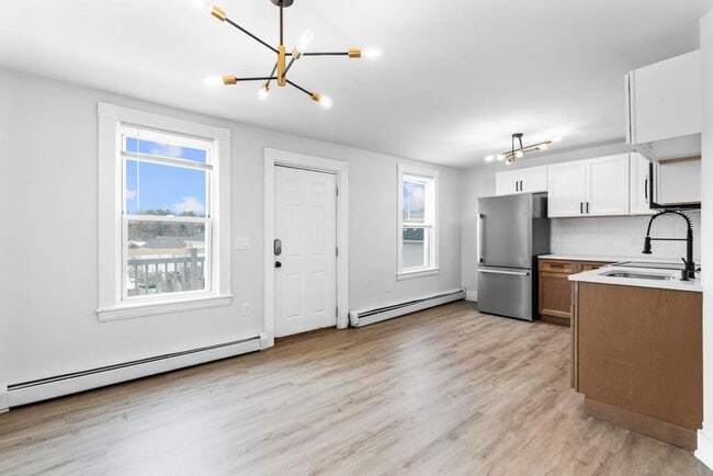 Building Photo - 30 Anthony St