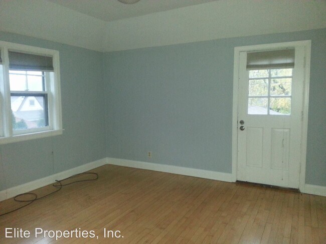 Foto del edificio - 7135-7137 W Bluemound Rd