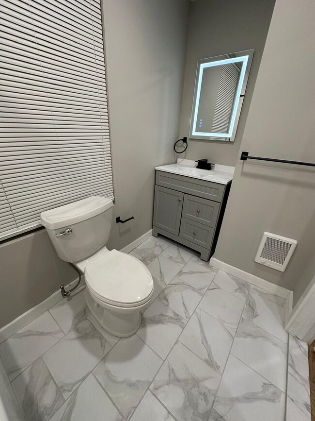 Photo - 4250 Lancaster Ave Apartment