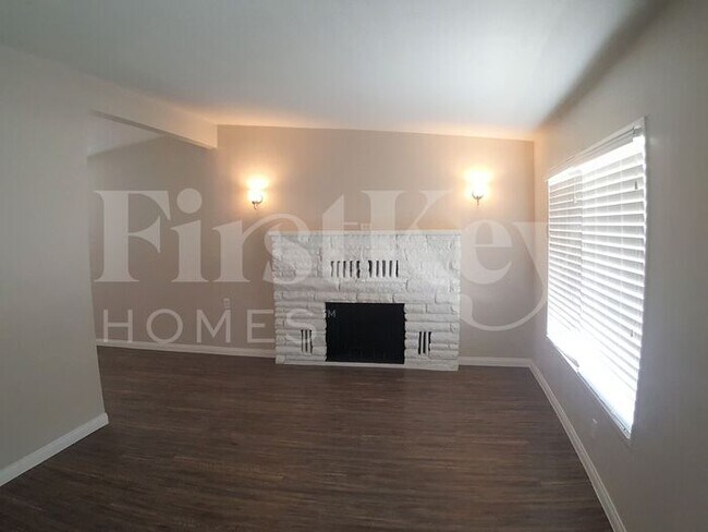 Foto del edificio - 2317 Hassett Ave