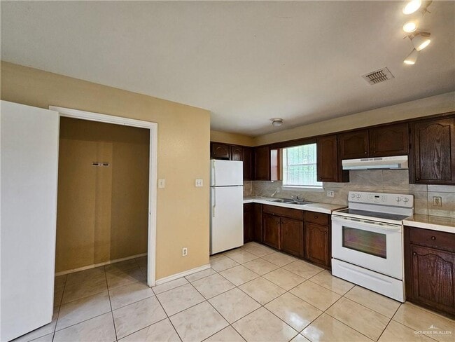 Foto del edificio - 6202 S Rivera St