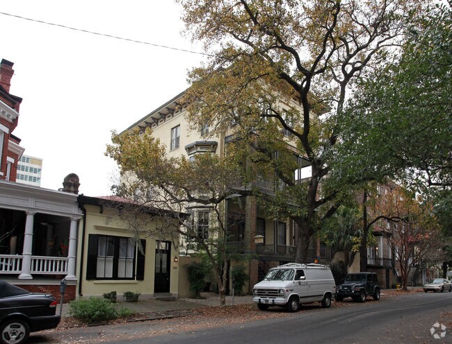 Foto principal - 112 E Harris St