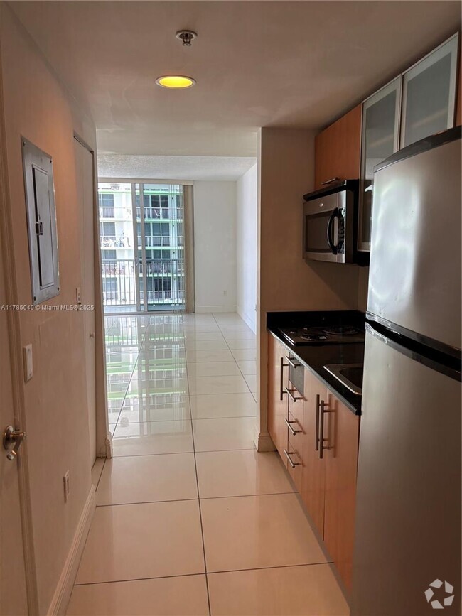 Building Photo - 1750 N Bayshore Dr