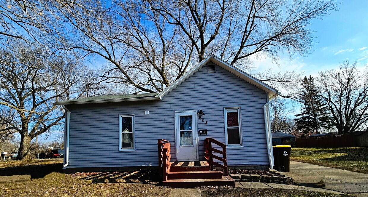 608 N Hampton St, Fairmont, MN 56031 House Rental in Fairmont, MN
