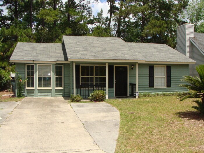 Foto principal - 4 Belfair Dr