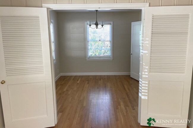 Building Photo - Charming 3 Bedroom Home with Bonus Room an...