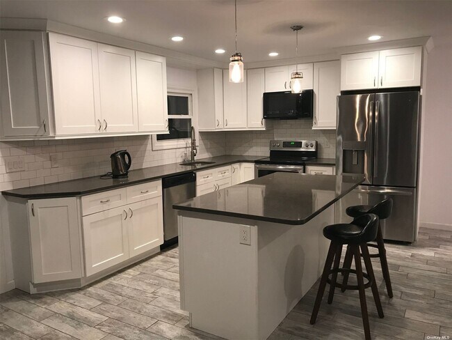 Building Photo - 18-20 Gamay Ct