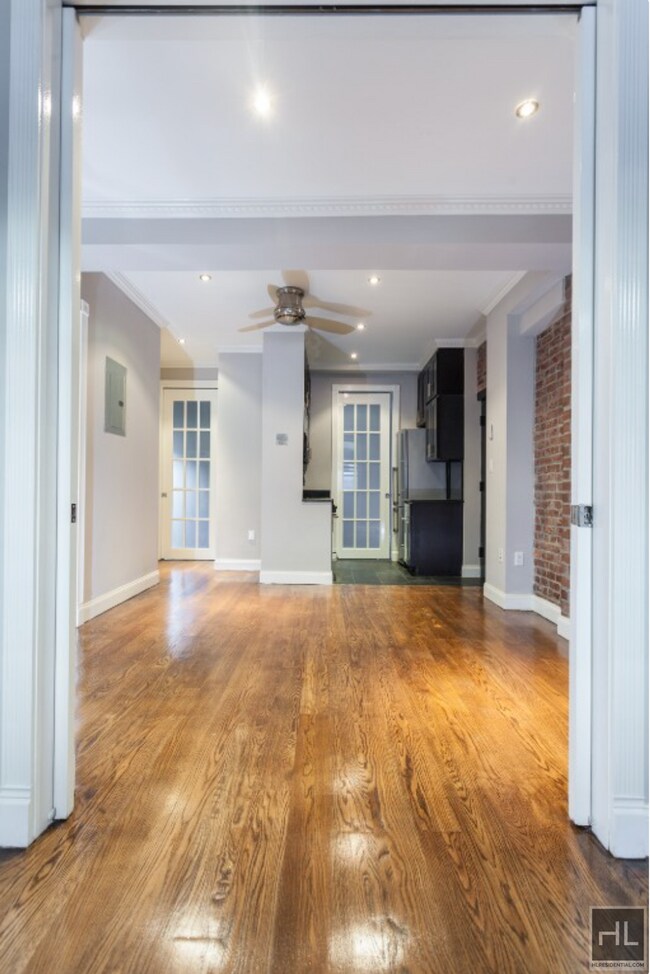 Foto del edificio - Avail; May 1 Upper Carnegie Hill adj/E. Harlem, Close to E.96th Q: E 100th St btw 2nd/1st Ave 4BR...