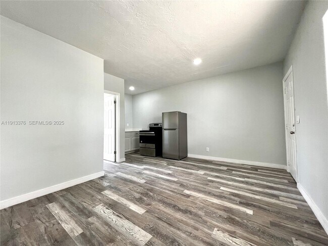 Building Photo - 806 NW 7th Terrace