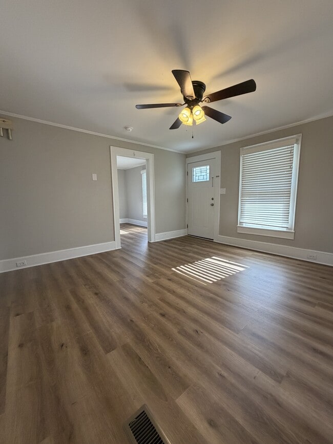 Foto del edificio - 140 Dillon St