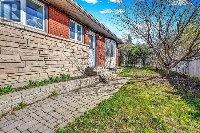 Photo du bâtiment - 925 Moorvale St