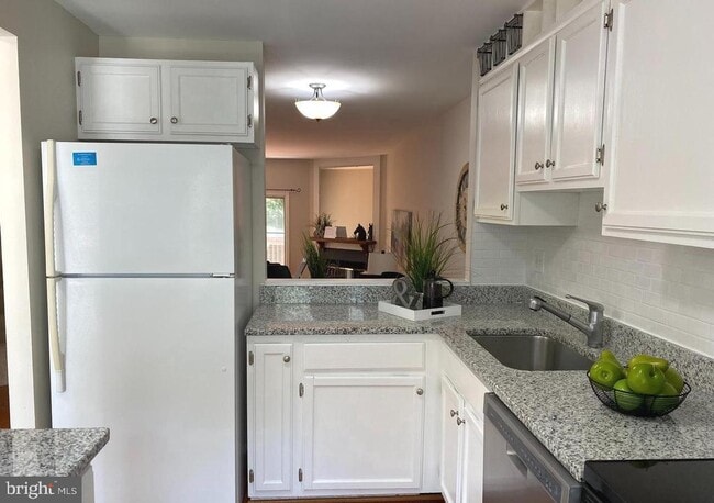 Foto del edificio - 11198 Silentwood Ln